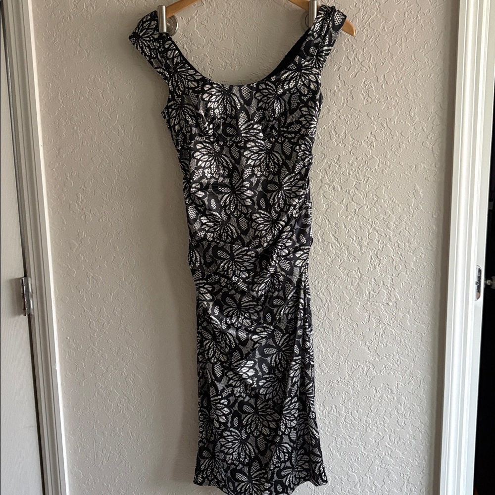 London Times Black and White Floral Dress Size 2